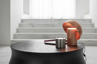 Designer Couchtisch aus galvanisiertem Kunstharz – Modernes Metallic-Finish der Luxusklasse