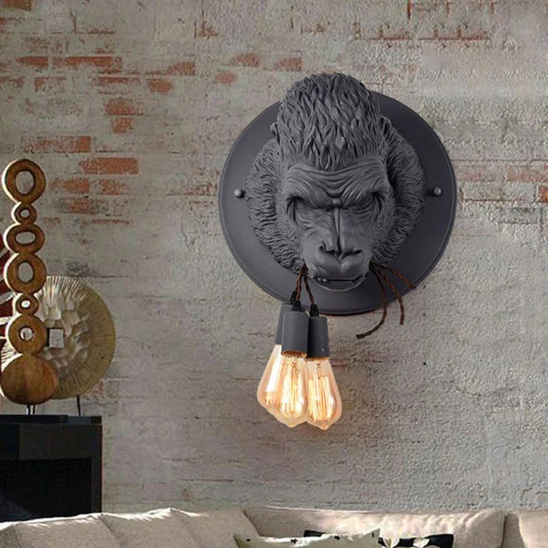 Retro Wandlampe aus Kunstharz mit Gorilla-Motiv