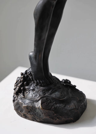 Winemaker Black Grapes Lady Statue – Elegant Resin Bronze Sculpture-GraffitiWallArts.com