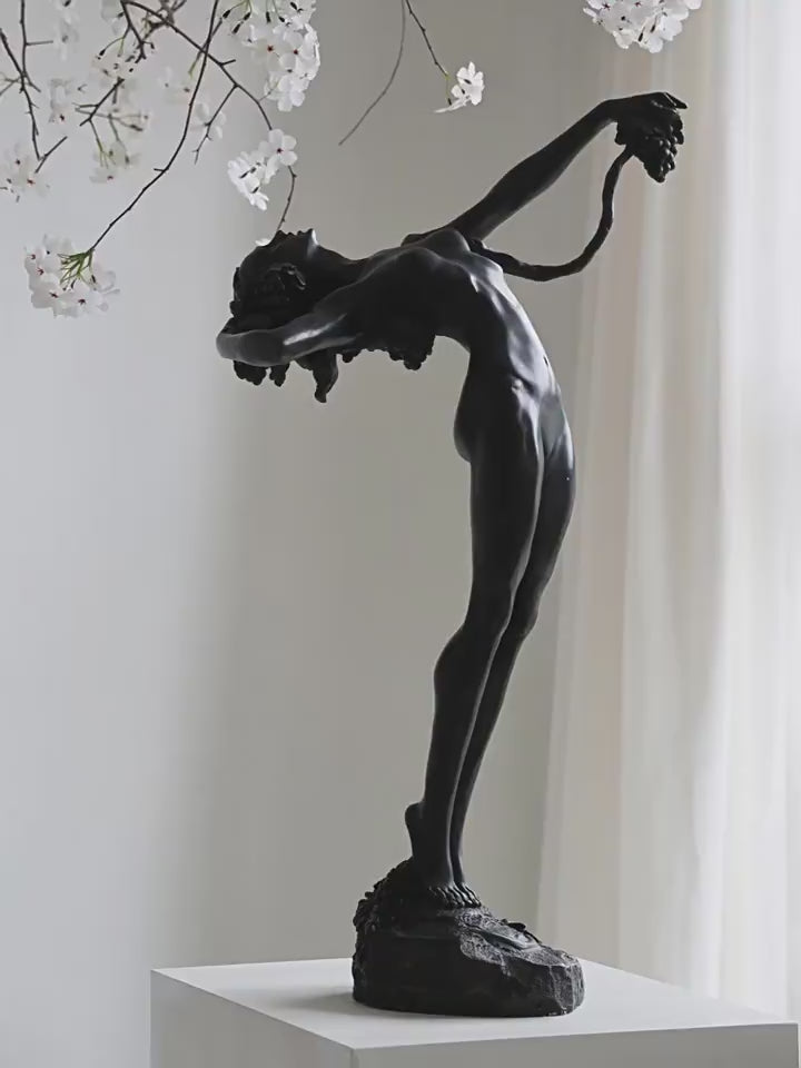 Winemaker Black Grapes Lady Statue – Elegant Resin Bronze Sculpture-GraffitiWallArts.com